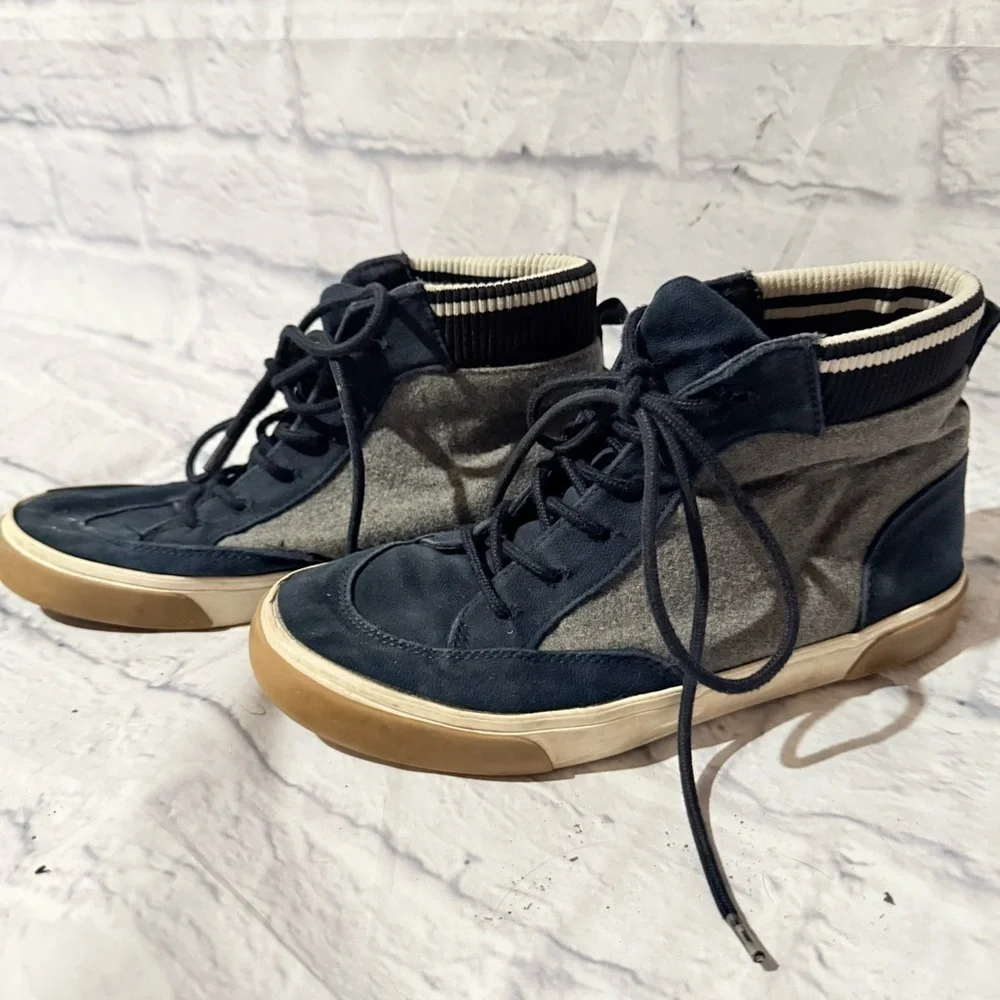 Old Navy bale and Gray Sneakers - Picture 1 of 5